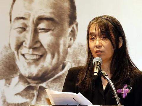 Nobel Văn chương: Nụ hôn tử thần?