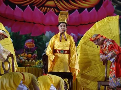 Cải lương kết hợp xiếc thế nào để kể chuyện vua Trần Nhân Tông?