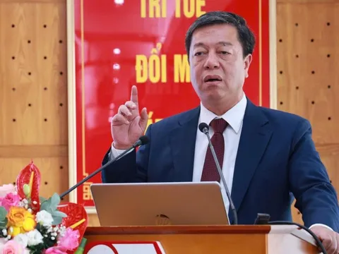 3 tiếng livestream bán sách trên TikTok thu 300 triệu đồng