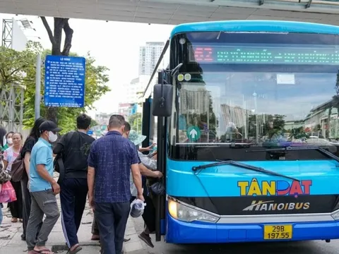 Hà Nội lắp đặt được 247 trụ sạc cho xe điện trên nhiều tuyến phố