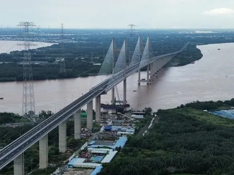 Ngắm cầu dây văng có tĩnh không cao nhất Việt Nam