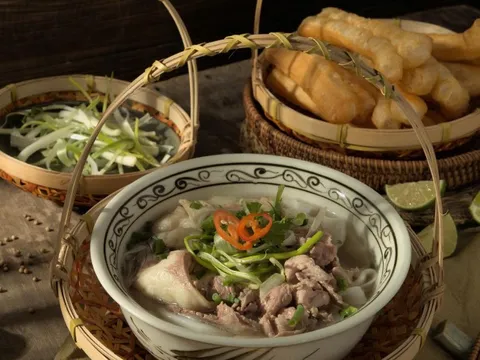 Đầu bếp Singapore lấy vợ Việt: Phở là sự thanh tao giữa nhiều tầng hương vị