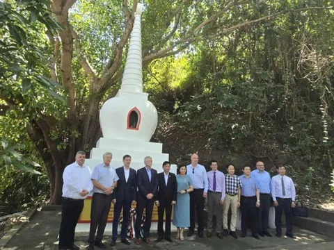 Chủ tịch Quốc hội Hungary dâng hoa tưởng nhớ học giả Sandor Korosi Csoma tại Vũng Tàu