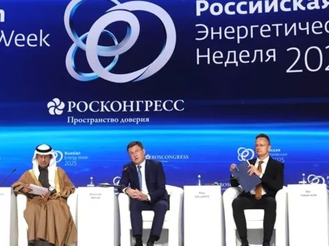 Sang Nga tham dự Diễn đàn gần 5.000 người, Việt Nam chia sẻ quan trọng về kho cảng LNG dọc đất nước