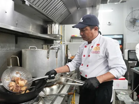 15.000 lượt khách ngày đầu, các đầu bếp Vietnam Phở Festival tất bật cho ngày thứ hai