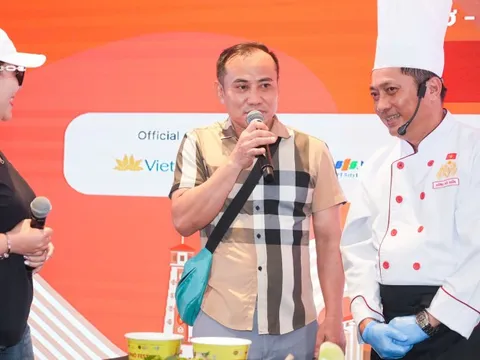 Bếp trưởng khách sạn 5 sao đố '2 tô phở giống nhau, sao phân biệt được tô nào ngon hơn'?