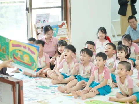 Những ánh mắt trẻ thơ ‘thèm’ sách