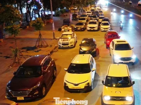Cận cảnh tuyến đường được Trưởng Phòng CSGT Hà Nội nói 'về đêm là thành bãi xe khổng lồ'