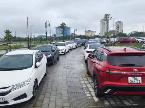 Huế: Học sinh nghỉ học 2 ngày tránh bão, dời địa điểm tổ chức chung kết Đường lên đỉnh Olympia