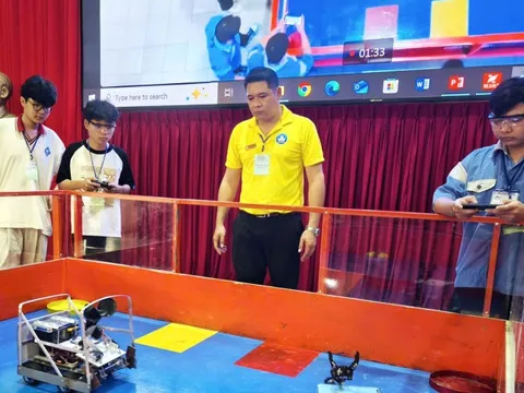 Những màn 'so găng' robot nghẹt thở: Rượt đuổi, chạm trán, giành giật từng điểm số