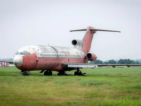 Máy bay Boeing bị bỏ rơi tại sân bay Nội Bài sẽ được dùng làm giáo cụ