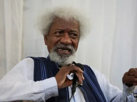 Mỹ bất ngờ thu hồi visa của nhà văn châu Phi đầu tiên đoạt giải Nobel