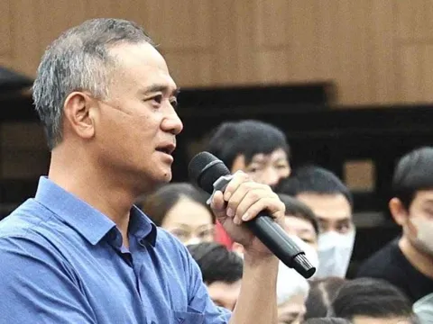 Ca sĩ, doanh nhân, cựu quan chức đem cả triệu USD vào 'sòng bạc' King Club và đều thua