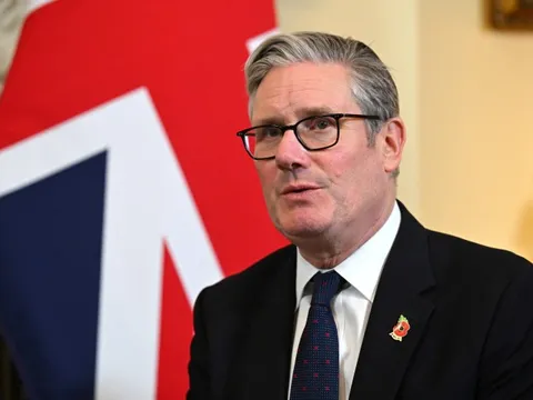 Rộ tin đồn Chính phủ Anh sẽ hủy bỏ toàn bộ visa sau tốt nghiệp