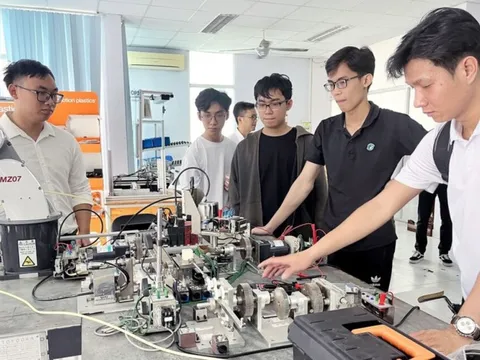 Góp ý văn kiện Đại hội Đảng XIV: Giáo dục là quốc sách thì phát triển nhân lực số là chiến lược