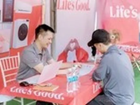 LG hỗ trợ sửa chữa thiết bị, đồng hành cùng người dân sau bão