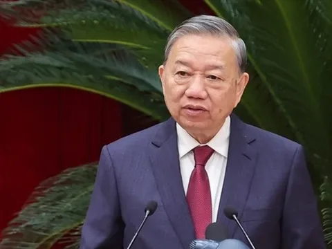 TRUNG ƯƠNG THỐNG NHẤT NHÂN SỰ GIỚI THIỆU THAM GIA BỘ CHÍNH TRỊ, BAN BÍ THƯ KHÓA XIV