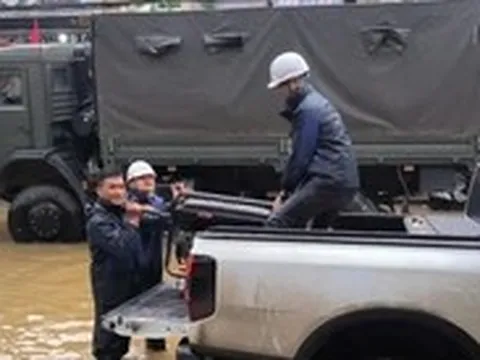 Các nhà mạng triển khai xe phát sóng dã chiến ứng phó với bão số 13