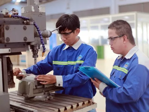 'Đỏ mắt' tìm lao động tay nghề cao