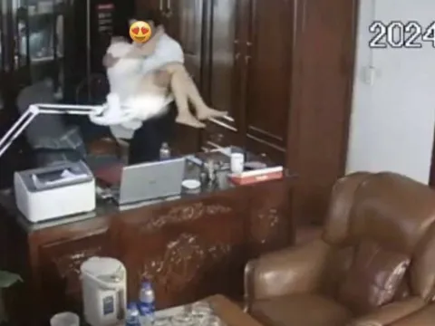 Clip người đàn ông 'thân mật' với phụ nữ trong phòng làm việc: Sở GD-ĐT Ninh Bình nói gì?