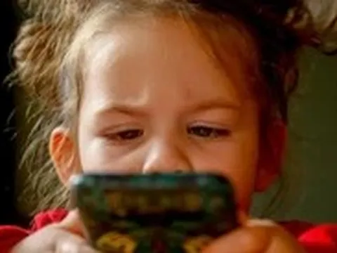 Đan Mạch cấm trẻ em dưới 15 tuổi dùng mạng xã hội