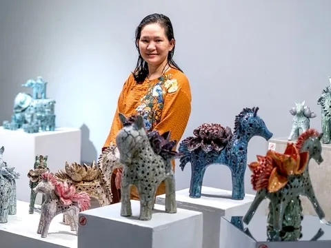 'Khu vườn hạnh phúc' như cổ tích từ gốm Nguyễn Thị Dũng