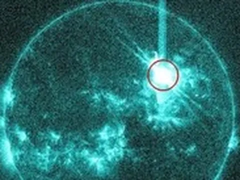 Mặt trời 'bùng nổ', nguy cơ làm gián đoạn liên lạc và vệ tinh toàn cầu