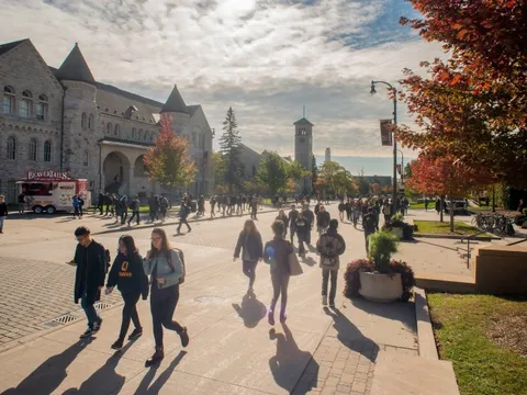 Canada cắt giảm 65% giấy phép du học từ năm 2026