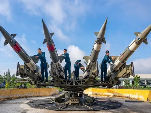 Học tập và làm theo tư tưởng, đạo đức, phong cách Hồ Chí Minh qua ảnh