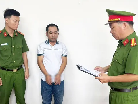 Lấy dao đâm bạn nhậu vì trêu ghẹo chủ quán