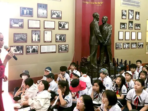 Học lịch sử ở Bến Nhà Rồng