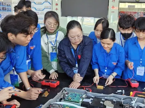 Sinh viên Việt Nam học xe năng lượng mới, UAV tại Trung Quốc