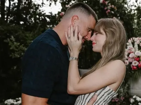 'Parasocial' liên quan gì đến AI mà Cambridge Dictionary công bố là từ của năm 2025?