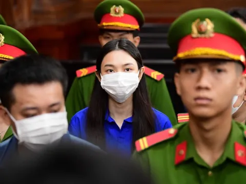 Tổng giám đốc Công ty Sen Vàng vắng mặt tại phiên tòa xét xử hoa hậu Thùy Tiên