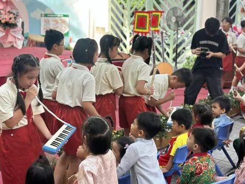 Hai trường chất lượng cao ở TP.HCM giao lưu âm nhạc dân tộc