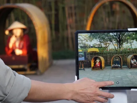 Đến Văn Miếu - Quốc Tử Giám nhập vai trạng nguyên vinh quy bái tổ