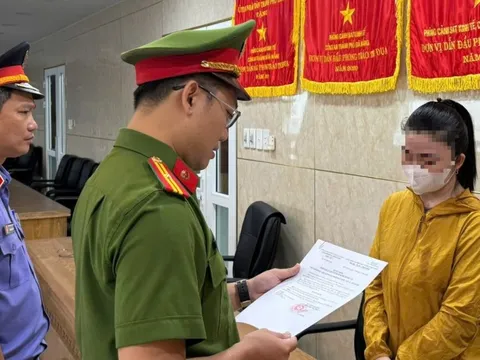 Khởi tố 1 tiểu thương chợ Cồn để điều tra hành vi buôn bán hàng cấm