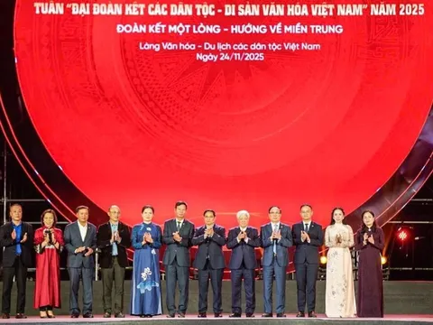 Hơn 500 tỉ đồng ủng hộ đồng bào miền Trung trong đêm khai mạc Tuần Đại đoàn kết các dân tộc Việt Nam