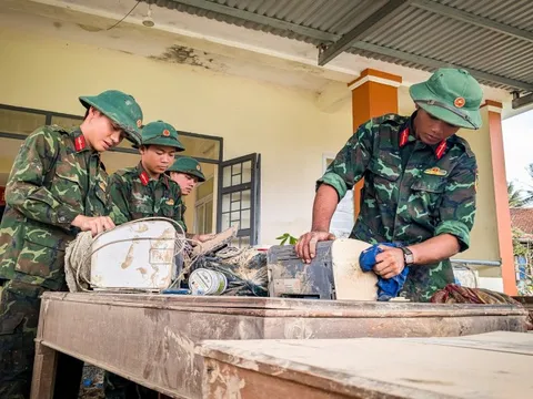 Trường lớp đã sẵn sàng, nhưng học trò tâm lũ nhiều nơi chưa thể tới lớp