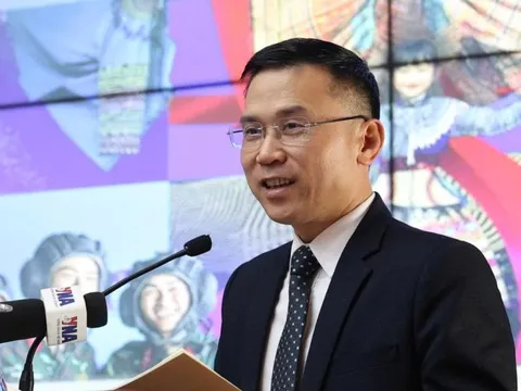 Trải nghiệm loa phường, đám cưới tập thể ở hồ Gươm để cảm nhận ‘Việt Nam hạnh phúc’