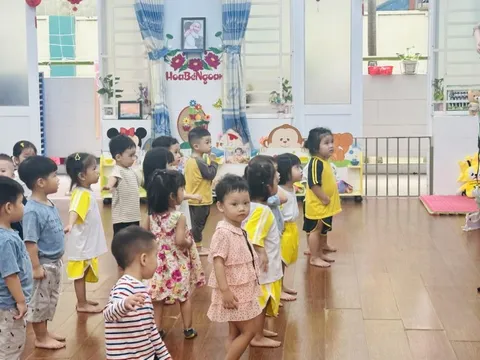 Tốn phí dịch vụ khi đóng học phí: Biến tướng lạm thu khi thanh toán điện tử?