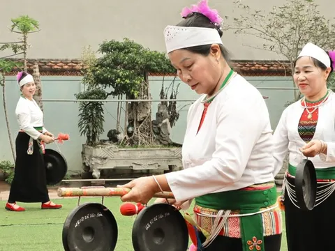 Đã lấy dân tộc theo bố, nay có thể đổi sang dân tộc của mẹ?