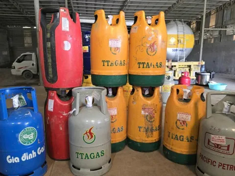 Khởi tố 4 người trong đường dây sản xuất, tiêu thụ gas giả quy mô lớn tại TP.HCM