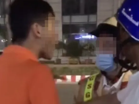 Khởi tố người đàn ông đấm cảnh sát giao thông