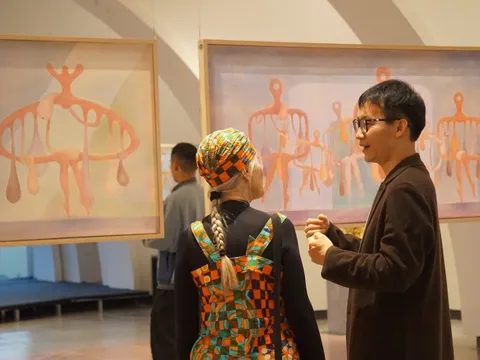 ‘Vú dài ba thước dắt lưng’ trong tranh Vũ Hiệp có gì mà hấp dẫn?