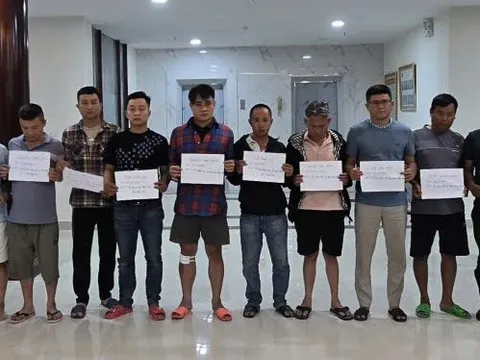 Hàng trăm cảnh sát vây bắt 20 người buôn bán vũ khí, đánh bạc, thu hơn 10.000 viên đạn