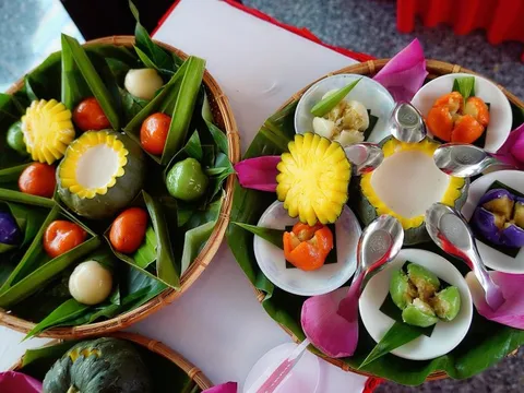 Ngắm 125 món bánh dân gian từ bột Sa Đéc và bản đồ Việt Nam tạo hình từ các giống hoa kiểng