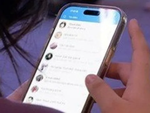 Cú 'dọa' khách hàng cuối năm của Zalo có vi phạm Luật Cạnh tranh?