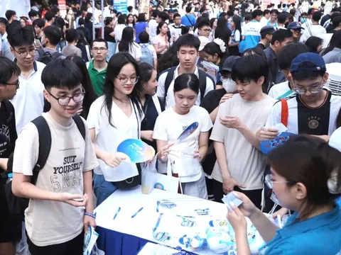 Bốn ngày hội tư vấn tuyển sinh 2026: Bắt đầu nhận đăng ký gian tư vấn