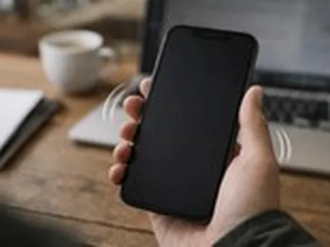 Tại sao đôi lúc điện thoại bạn lại rung dù không có thông báo gì?